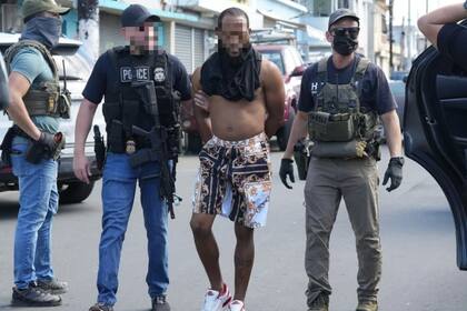 En total, 47 inmigrantes fueron detenidos en la operación, de los cuales dos fueron liberados y cinco enfrentan cargos por reingreso ilegal a EE.UU.