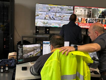 En total AUSA cuenta con 14 operadores y dos supervisores en todo momento