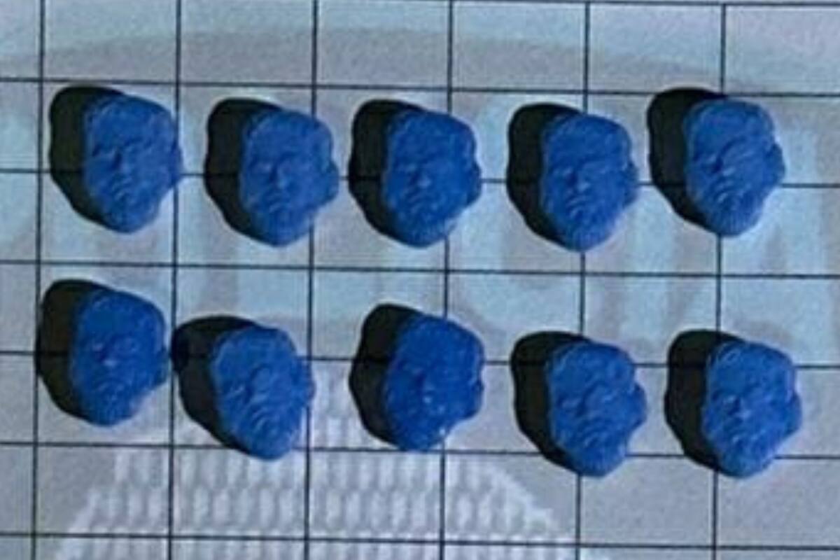 En total, durante las diferentes requisas fueron secuestrados 3,2 gramos de flores de marihuana y 10 cigarrillos de la misma sustancia, 2,2 gramos de ketamina, y 28 pastillas de éxtasis