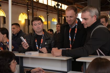 En total, la exposición supera los 10.700 metros cuadrados y reúne más de 200 stands y alrededor de 700 marcas vinculadas a la industria de electrodomésticos, tecnología, conectividad y productos para el hogar.
