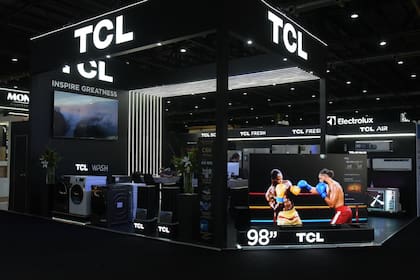 En total, la exposición supera los 10.700 metros cuadrados y reúne más de 200 stands y alrededor de 700 marcas vinculadas a la industria de electrodomésticos, tecnología, conectividad y productos para el hogar.