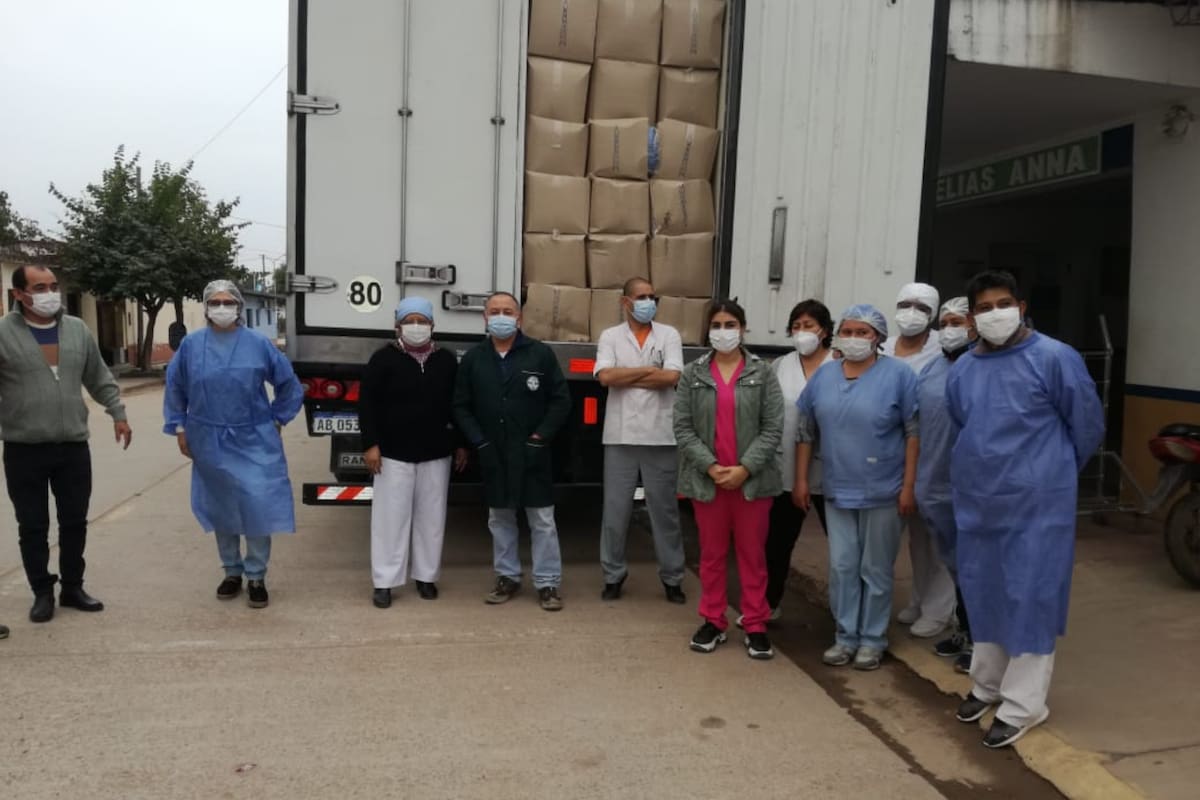 En total, se consiguió la donación de 6200 kits de bioseguridad