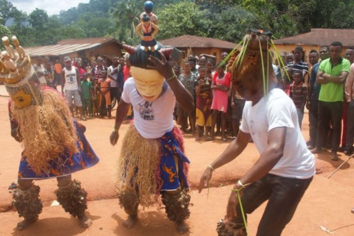 En Ubang, cuando los niños aprenden a hablar el "idioma masculino" es considerado un signo de madurez