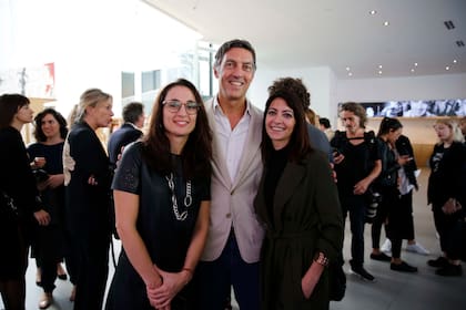 Gala Gómez Minujín, Facundo Gómez Minujín y Mercedes Corte, de arteBA