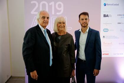 Luis Incera, Teresa Frías e Iván Ginevra, de GNV Group