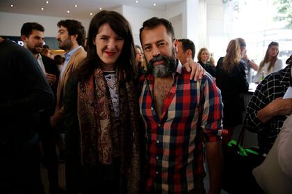 Gabriela Urtiaga, del CCK, y el fotógrafo Jorge Miño