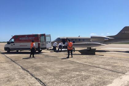 En un avión sanitario de la gobernación de Santa Fe fue repatriada desde Brasil la joven Bernarda Massolo, quemada por su novio