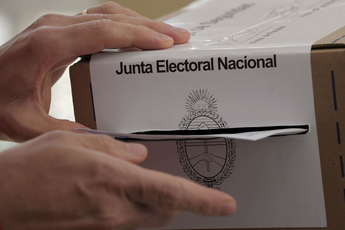 En un ballottage histórico, los argentinos eligen presidente en una elección sin precedentes