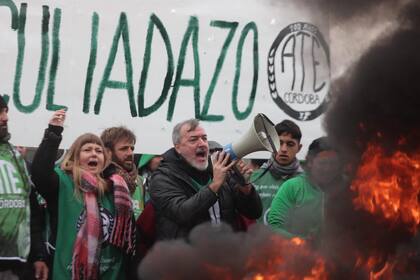 En un cartel le pusieron a Milei "culiadazo"