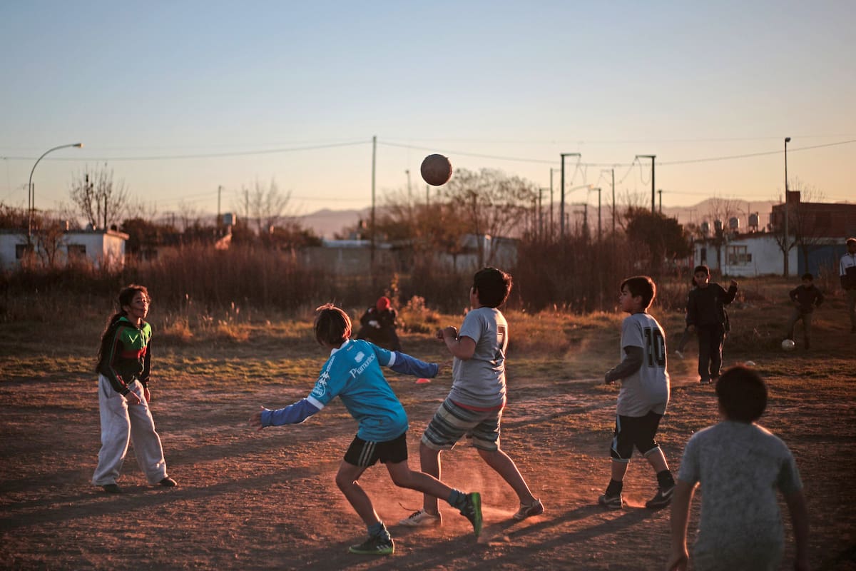 En un contexto donde casi la mitad de los chicos viven en hogares pobres, los defensores de Niñas, Niños y Adolescentes provinciales responden qué temas no pueden faltar en la agenda política