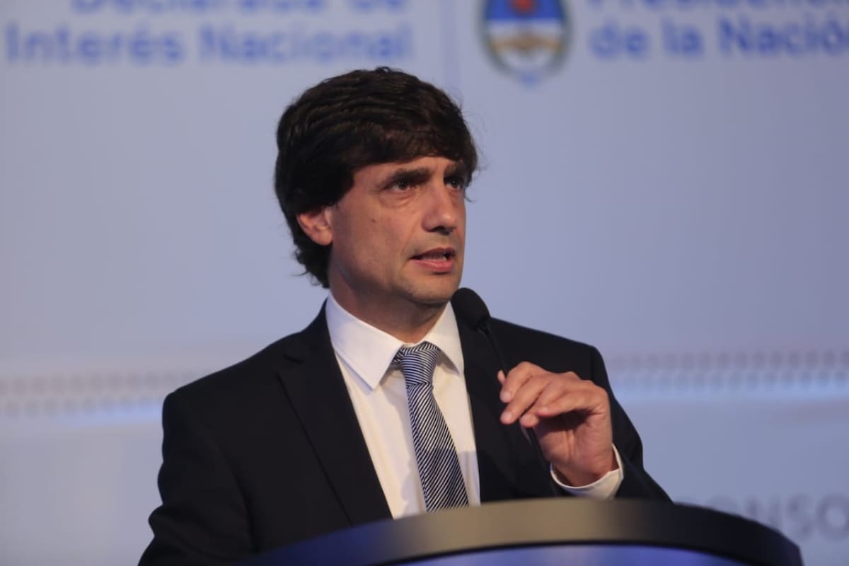 En un discurso que pareció de entrega de mando, Lacunza dijo que una quita agresiva retrasará el regreso al mercado de crédito "a tasas razonables"