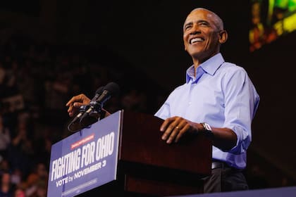 En un discurso reciente dirigido a los votantes ante las elecciones de mitad de término, el expresidente Barack Obama criticó duramente las políticas económicas y de seguridad nacional de la actual administración