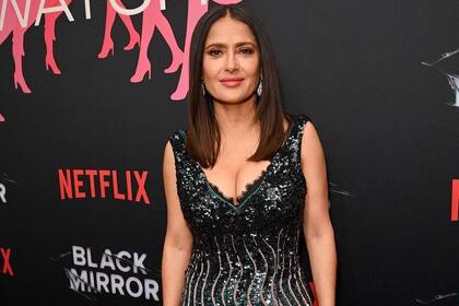 En un episodio reciente de Black Mirror, Salma Hayek descubre que cedió los derechos de su imagen de IA.