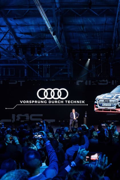 En un evento exclusivo celebrado en San Francisco y frente a más de 1.000 invitados, la compañía alemana presentó el Audi e-tron, su primer auto totalmente electrónico