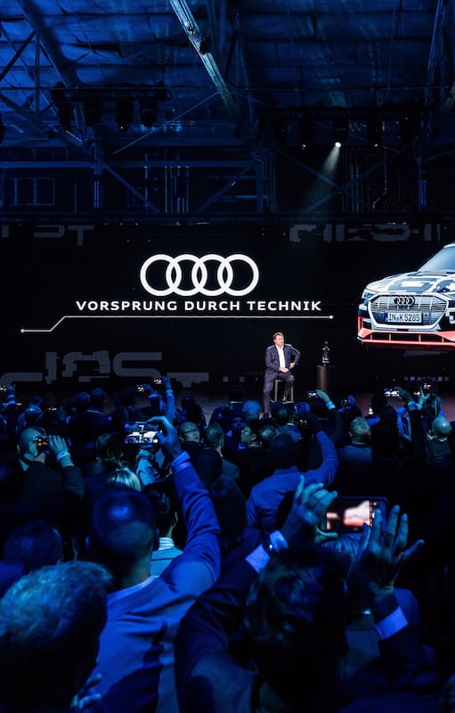 En un evento exclusivo celebrado en San Francisco y frente a más de 1.000 invitados, la compañía alemana presentó el Audi e-tron, su primer auto totalmente electrónico