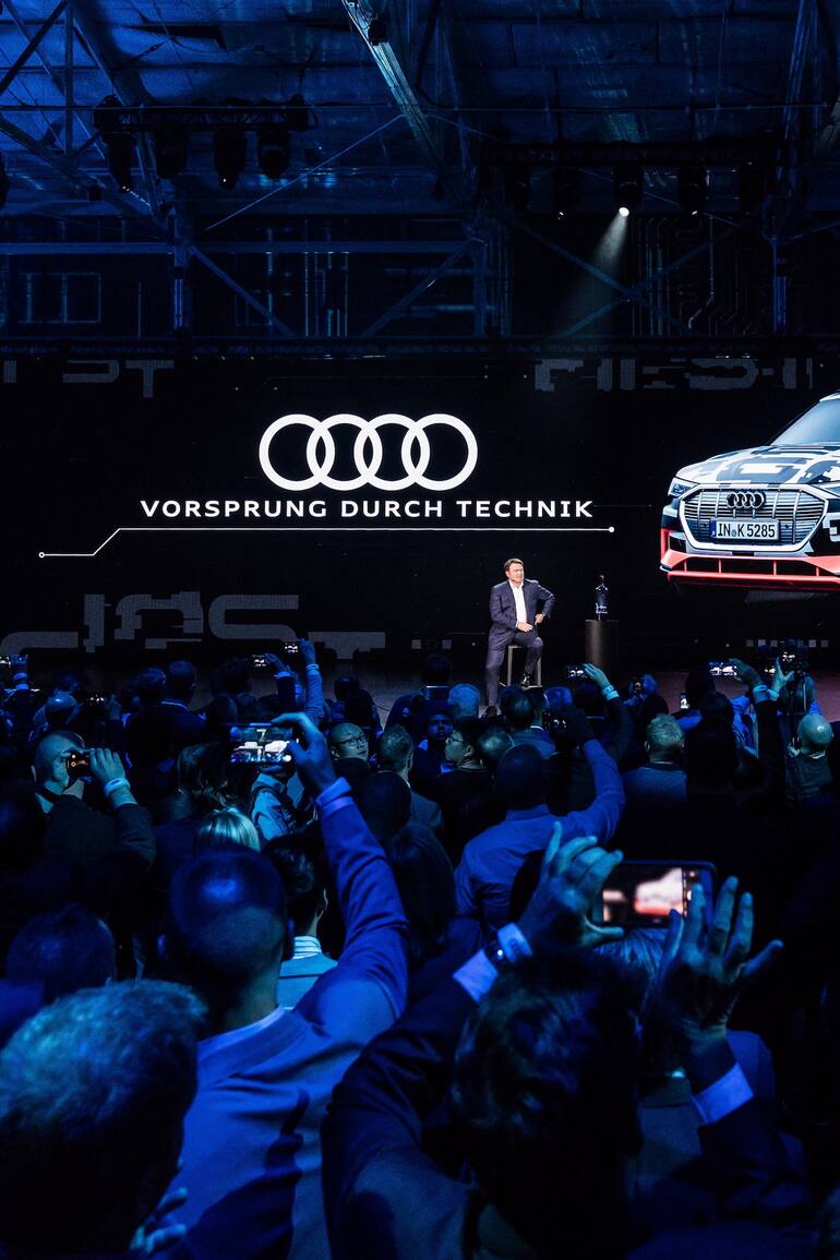 En un evento exclusivo celebrado en San Francisco y frente a más de 1.000 invitados, la compañía alemana presentó el Audi e-tron, su primer auto totalmente electrónico