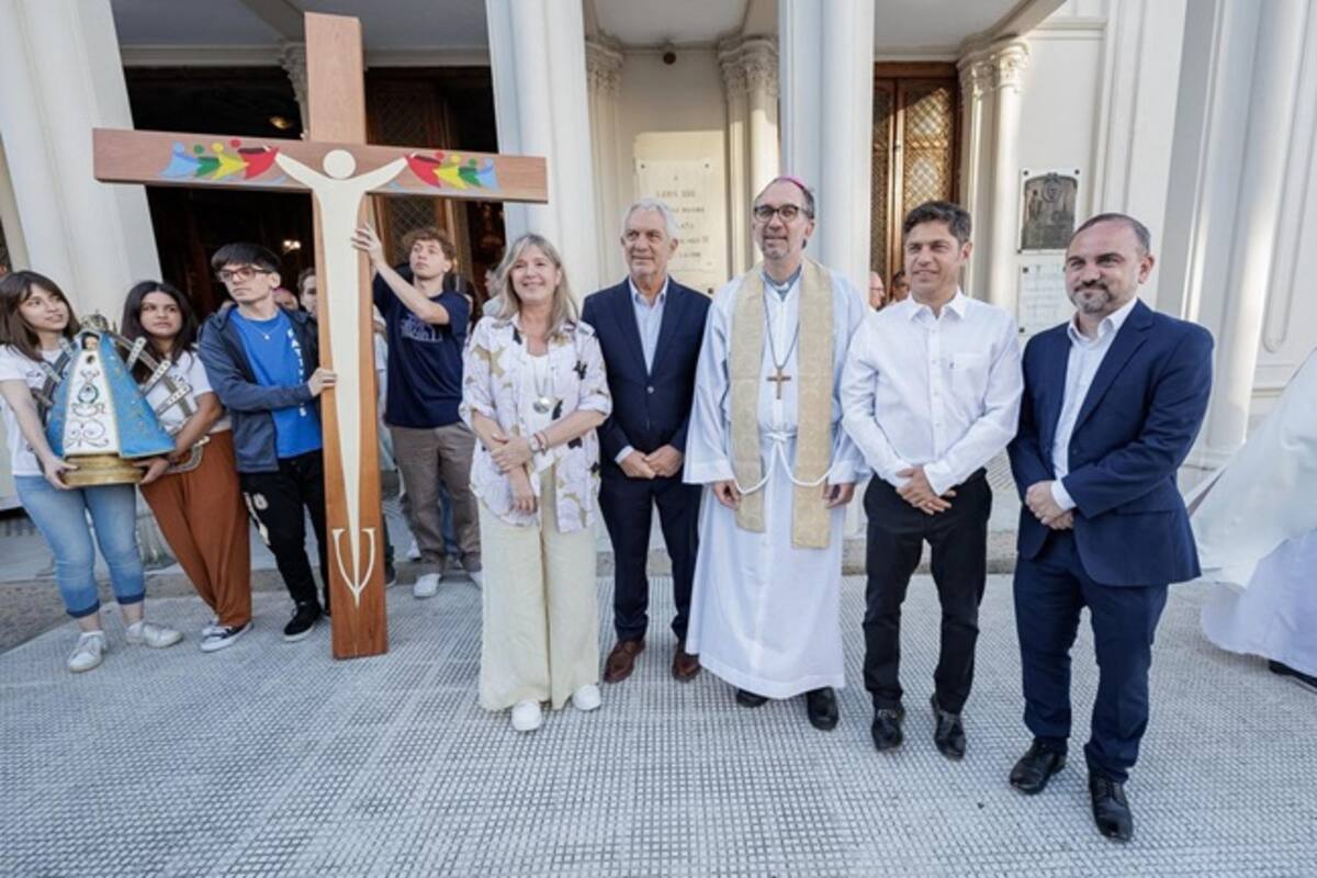 En un extremo, al lado de Kicillof, Juan Ignacio Torreiro, director de Cultos de la gobernación