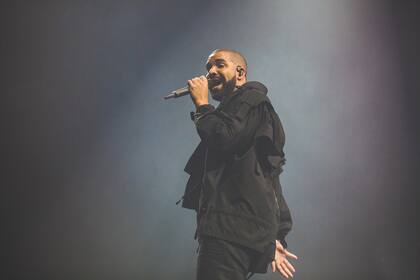 En un feat. post mortem, Drake incluye un rescate emotivo de la voz de Michael Jackson.