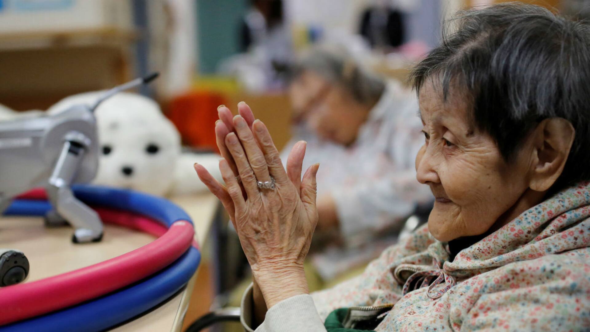 Un geriátrico de Japón experimenta con robotos