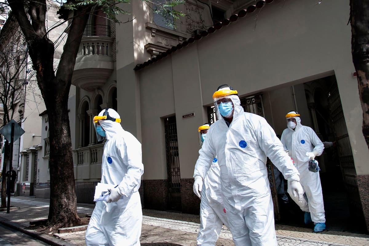 En un geriátrico del centro de Rosario se contagiaron 32 personas de coronavirus