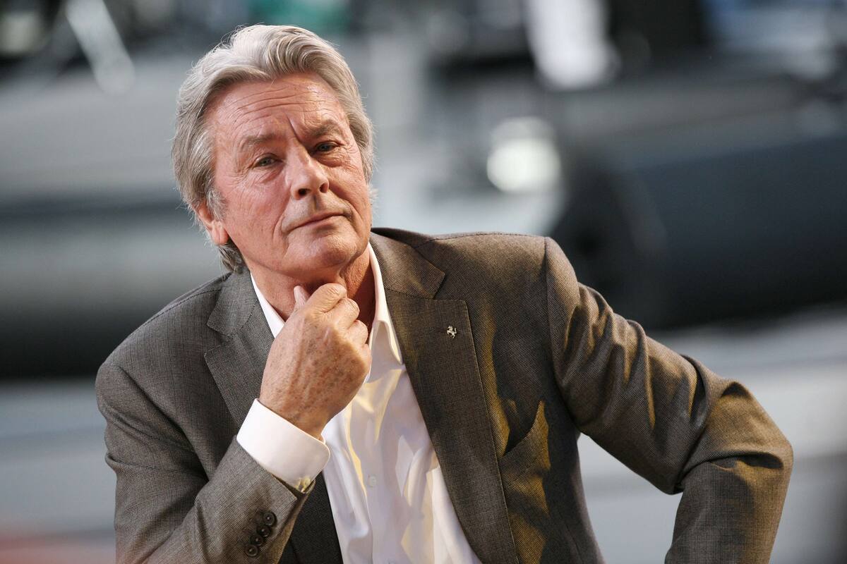 En un libro, el hijo menor del actor francés lo tilda de "machista, xenófbo y violento"