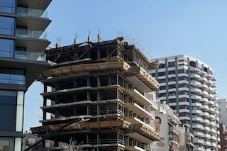 Las razones por las que en la Argentina los que construyen proyectos inmobiliarios cumplen el rol de los bancos