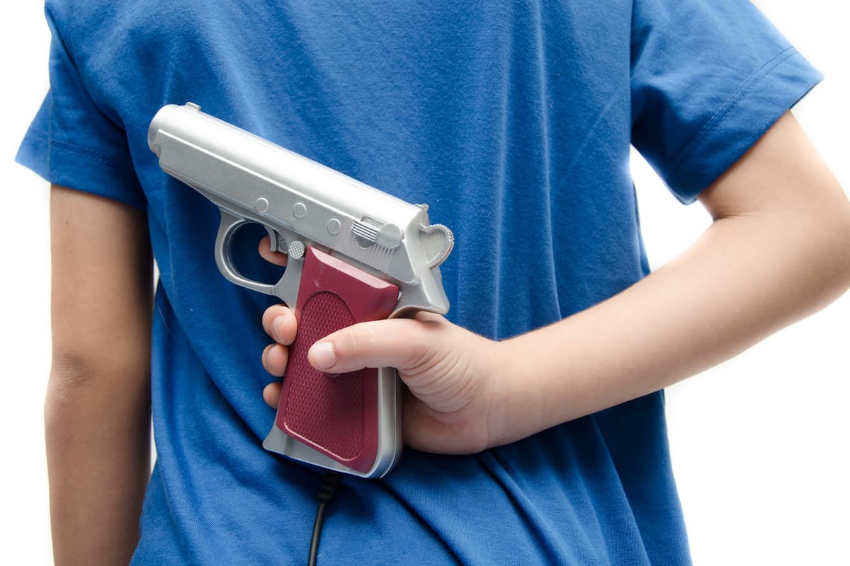 En un momento alto de protestas por la violencia en las escuelas, una imagen sacude las redes