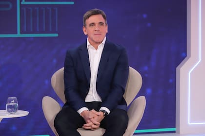 En un momento del evento el ejecutivo se emocionó tras ver un saludo de parte de su familia desde Brasil