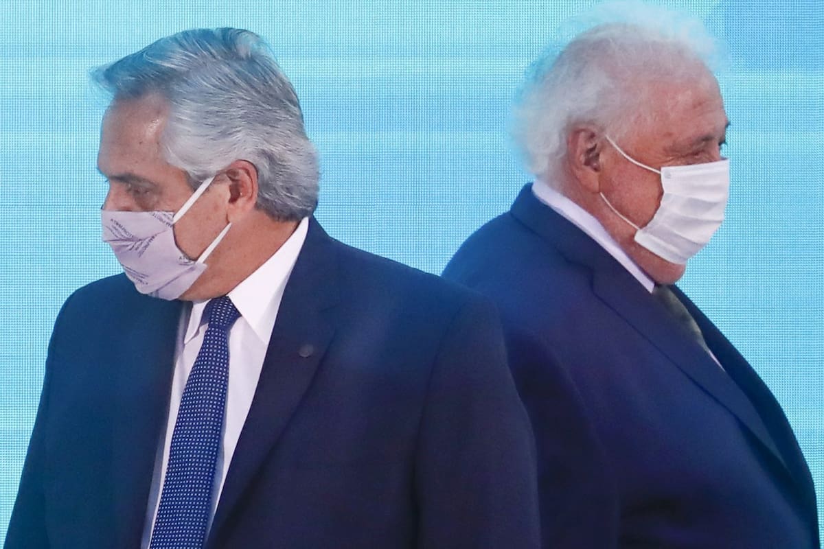 En un momento en el que pensaba recuperar la centralidad de la agenda, Alberto Fernández quedó sacudido por el mayor escándalo desde que asumió; el largo desgaste de Ginés y la demanda judicial creciente de Cristina