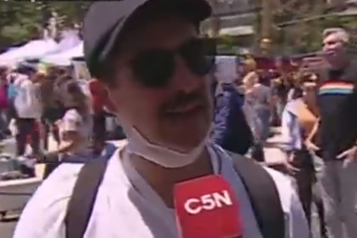 En un móvil en la Marcha del Orgullo que se celebró este 6 de noviembre, un movilero lanzó una pregunta que provocó indignación