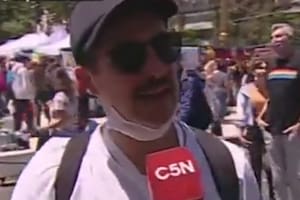 En un móvil en la Marcha del Orgullo que se celebró este 6 de noviembre, un movilero lanzó una pregunta que provocó indignación