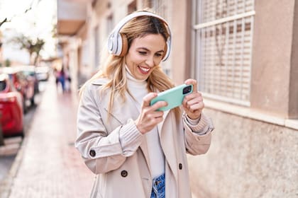 En un mundo donde la velocidad, la usabilidad y los features básicos se copian en horas, la verdadera ventaja competitiva ya no está solo en lo que una plataforma hace, sino en cómo hace sentir al usuario