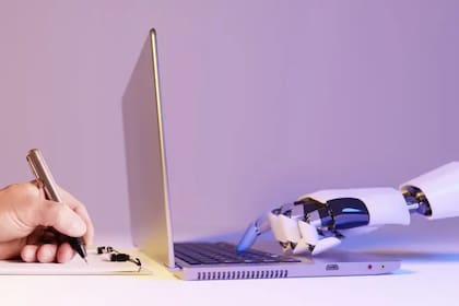 En un mundo donde las máquinas pueden imitar nuestras voces, falsificar nuestras ideas y cocrear nuestro arte, la pregunta no es solo qué puede hacer la IA, sino qué debemos proteger