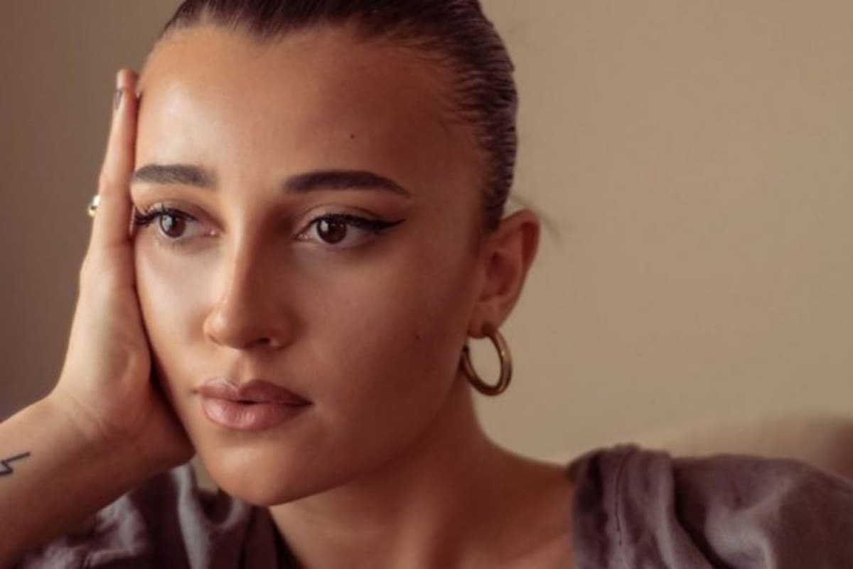 En un nuevo documental de BBC Three, “Daisy Maskell: el insomnio y yo”, Daisy echa una mirada más profunda a ese desorden del sueño que la asoló desde los 9 años y cómo tuvo una recuperación sorpresiva.