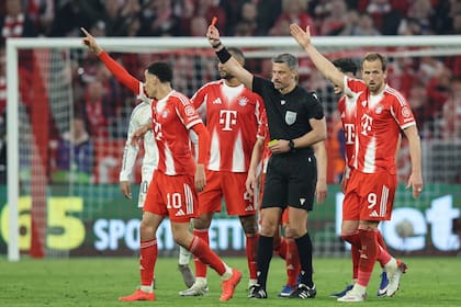 En un partido de la Champions League hace un par de meses, Vincic le sacó la tarjeta roja a Eduardo Camavinga, de Real Madrid