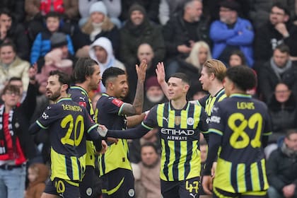 En un partido trabado ante un rival de menor jerarquía, Manchester City avanzó en la FA Cup