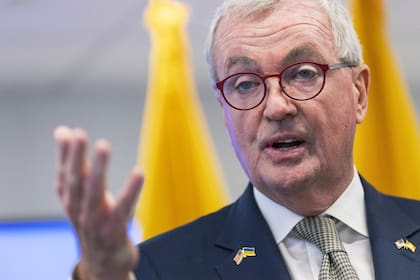 En un podcast, Murphy dijo que las fuerzas estatales no hacen control migratorio, pero sí colaboran si hay delitos federales