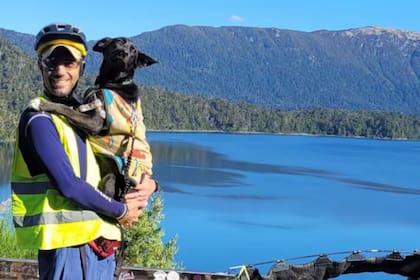 En un primer momento, viajó más de dos meses en bicicleta rumbo a Ushuaia