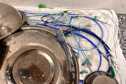 En un sanatorio de zona norte del conurbano, lavan y dejan secar los materiales que envían para esterilizar