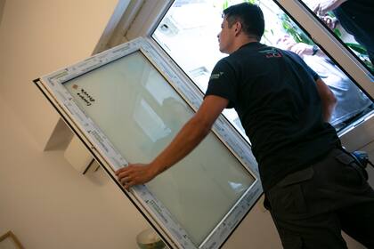 En un solo día de trabajo es posible hacer el recambio de las ventanas por unas más eficientes de PVC.