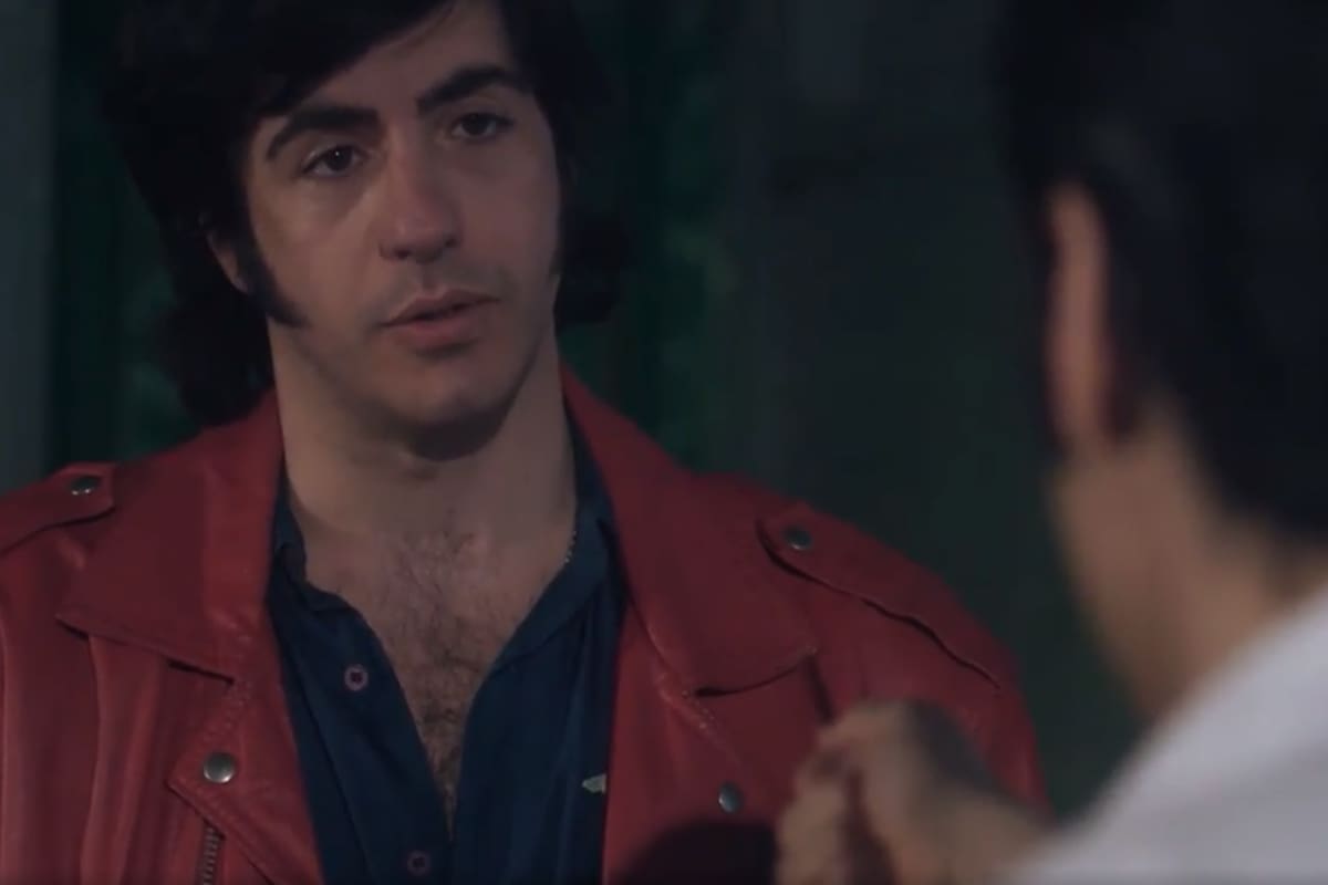 En un sueño, el Sandro adulto se cruza con el Sandro del pasado, y revive un momento tenso de su juventud. Esta vez, él es su propia amenaza.