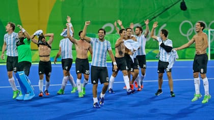 La comunión de Los Leones con el público, luego del histórico triunfo en el Estadio Deodoro