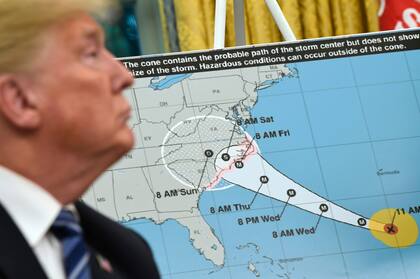 En un tuit, Trump dijo: “El huracán Florence se ve aún más grande de lo previsto”