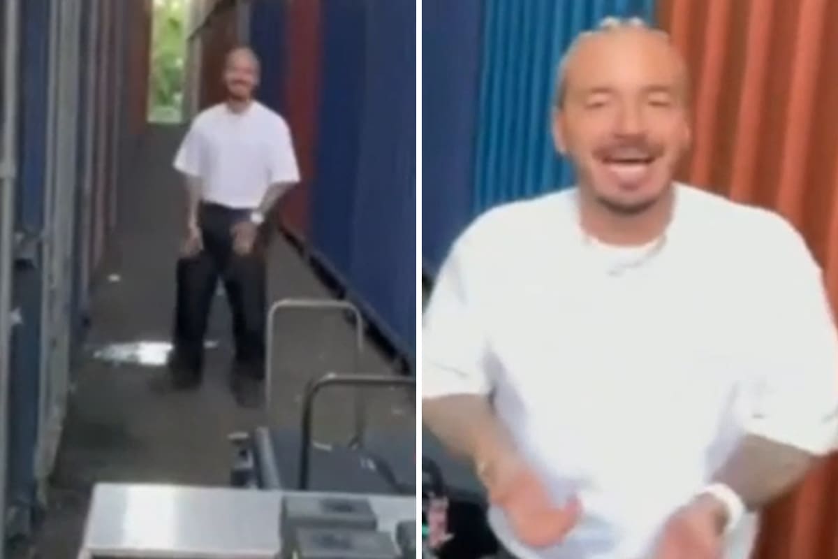 En un video de pocos segundos, J Balvin fue grabado mientras orinaba en el espacio público