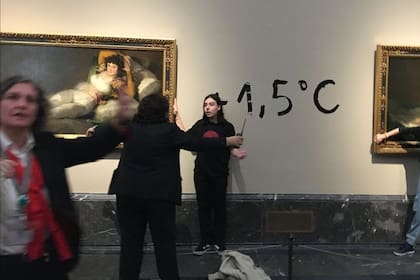 En un video difundido en redes sociales, se observa la desesperación de los encargados del museo