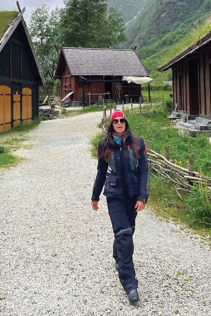 En una aldea vikinga en el pueblo de Gudvangen.