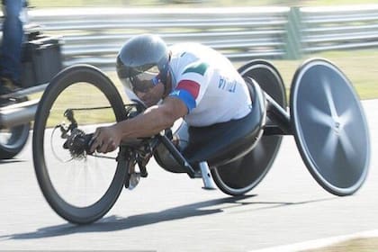 En una carrera ciclística, Alex Zanardi tuvo otro grave accidente