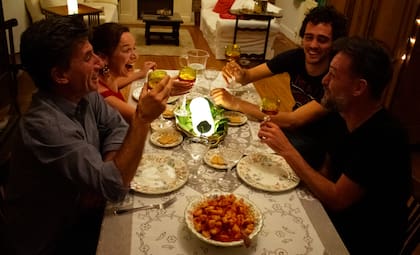 En Una casa en Biarritz, la intimidad de una familia que puede ser observada desde cuatro ángulos diferentes