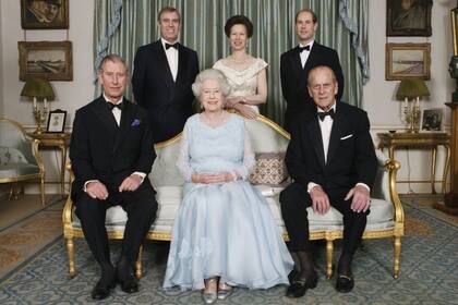 En una columna publicada por The Sun, la especialista en realeza, Ingrid Seward, aseguró que “pase lo que pase, la reina siempre lo considerará como su hijo favorito”. La afirmación es confirmada por expertos que parecen saber con certeza que Andrés se ganó el pedestal más alto del corazón de la rei