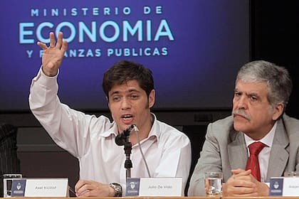 En una conferencia de prensa en el Ministerio de Economía, Kicillof y De Vido anuncian un recorte de los subsidios al gas y a la luz